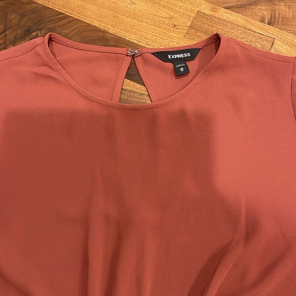 Express medium very clean top - Picture 2 of 5